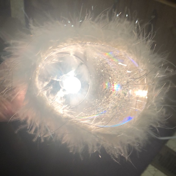 Pretty White Feathers Crackled Silver Table Top Plug in Lamp! - Picture 11 of 14